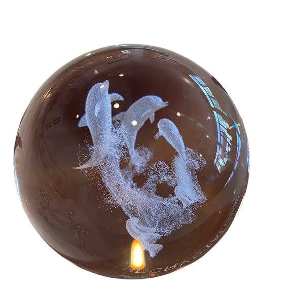 HDCRYSTALGIFTS 3D Crystal Decorative Ball Laser Engraved Dolphin Paperweight - Picture 10 of 14